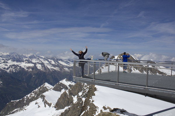 Foto af bjergtagende udsigt - helt bogstaveligt. og en begejstret person